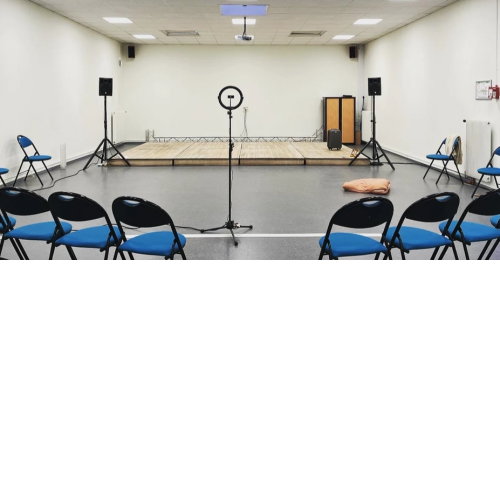 La salle polyvalente avant une représentation théâtrale