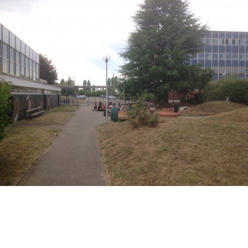 Près du réfectoire